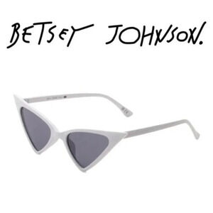 Betsey Johnson Future Play Cat Eye White Retro Dainty Sunglasses